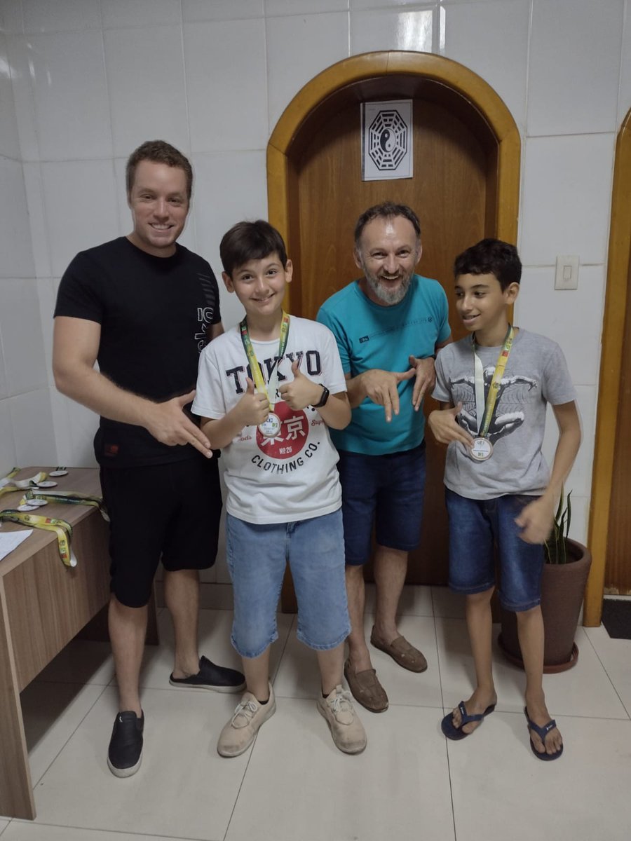 alvares_ricarda's tweet photo. Circuito Centro Goiano 2022
Sede da FEXEG

#torneio #aberto #chess #lichess #xadrez #dama #REI #Mate #tabuleiro #siciliana #aberturas #estrategia #mentalidade #Ratings #campeao https://t.co/g6IOL2twXA