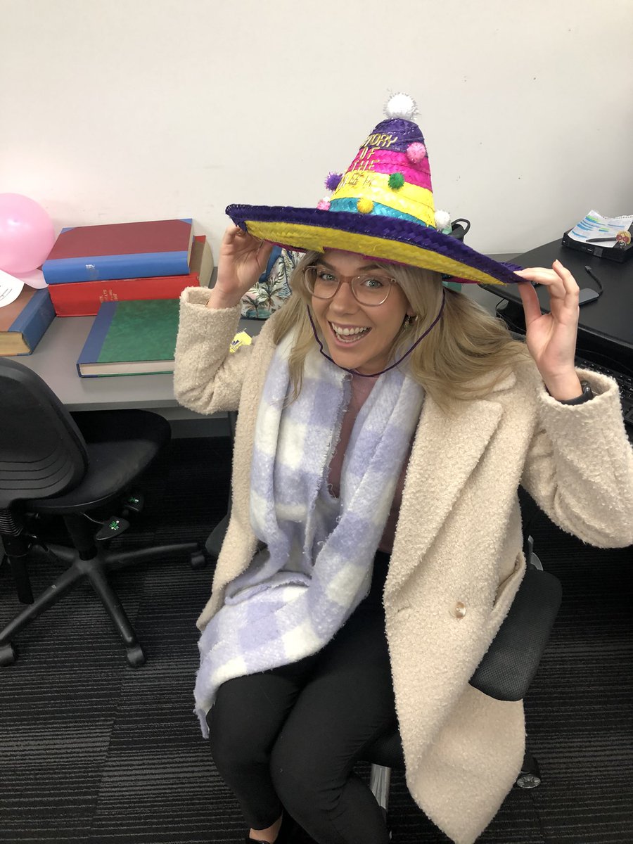 elsielange_'s tweet image. It’s @HollyMcGuinnes9 week!!! For a great feature on Farmer Incubator and eco-conscious farming 😍 @starweeklynews