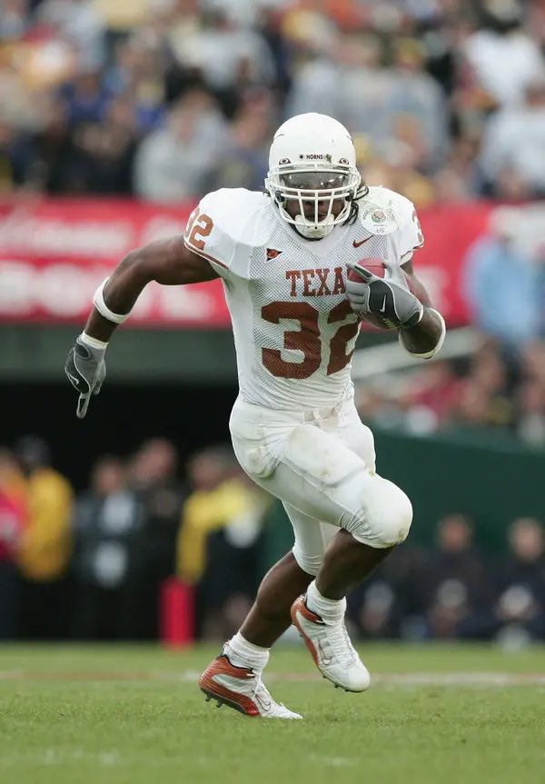 25 days Until Texas Football: Cedric Benson rushed for over 100-yards in 25 career games, ranking 2nd most all-time in Longhorn history. #Texas #Hookem #cfb #football #austin https://t.co/O2iYeVGIXL