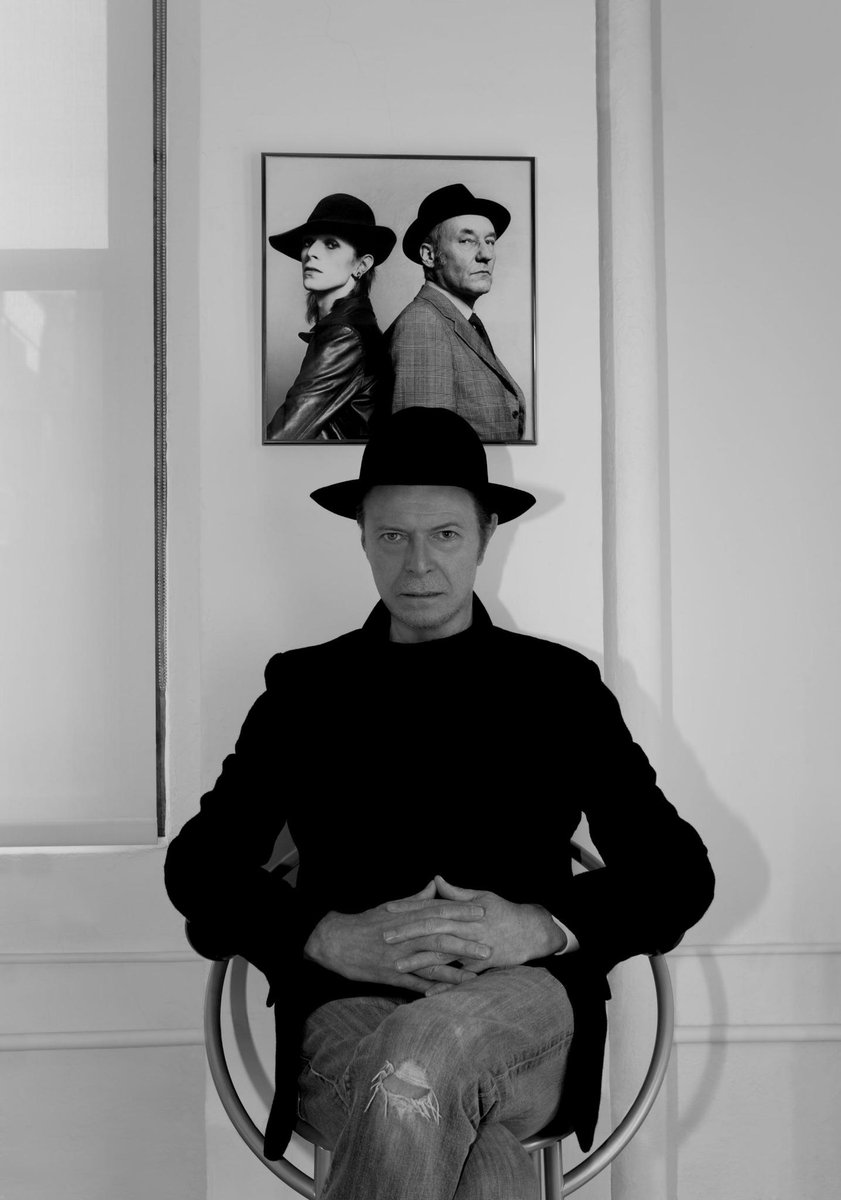 Negonioo's tweet photo. Parezco disco rayado pero a veces sí me saca de onda lo chingón que fue David Bowie. En este instante estoy... "Wow, The Next Day es uno de los discos más increíbles del universo" https://t.co/BwRcKmCLBZ