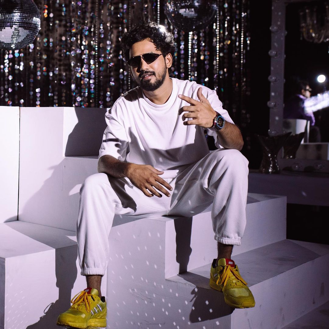hiphoptamizha's tweet photo. Aug 15th - i got news 🤟🏻
#HipHopTamizha https://t.co/FKcIaWsiMG