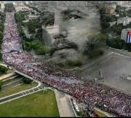 izquierda_rojo's tweet photo. El #FidelQueConozco siempre marcha junto al pueblo de #Cuba #CubaPorLaPaz #CubaPorLaVida #FuerzaMatanzas #FuerzaCuba apoyando a @DiazCanelB @aldereguias @Legolas925 @kittygutierrez1 @KittyGutierrez @Arcil677 https://t.co/B5OvnCe4iG