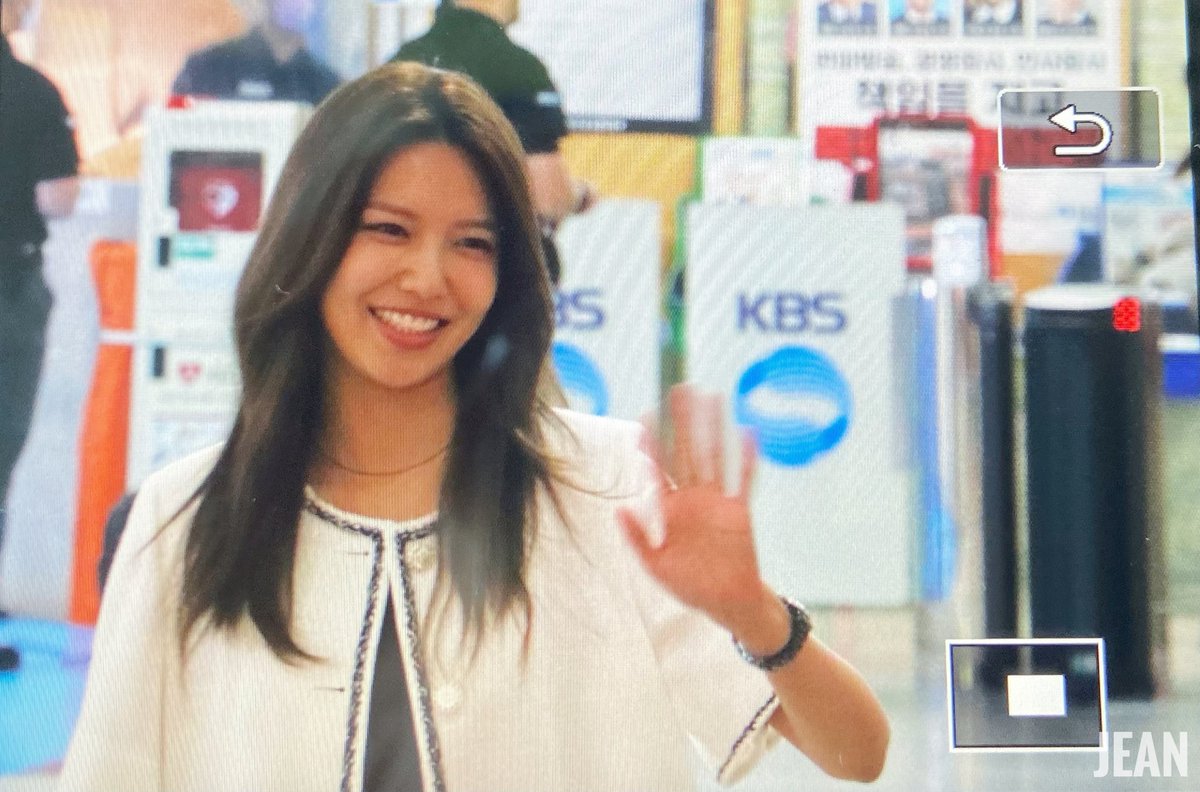 jean_sone_luvie's tweet photo. 220810 KBS Cool FM 퇴근 
#Sooyoung #수영 https://t.co/2RAkuwP91M