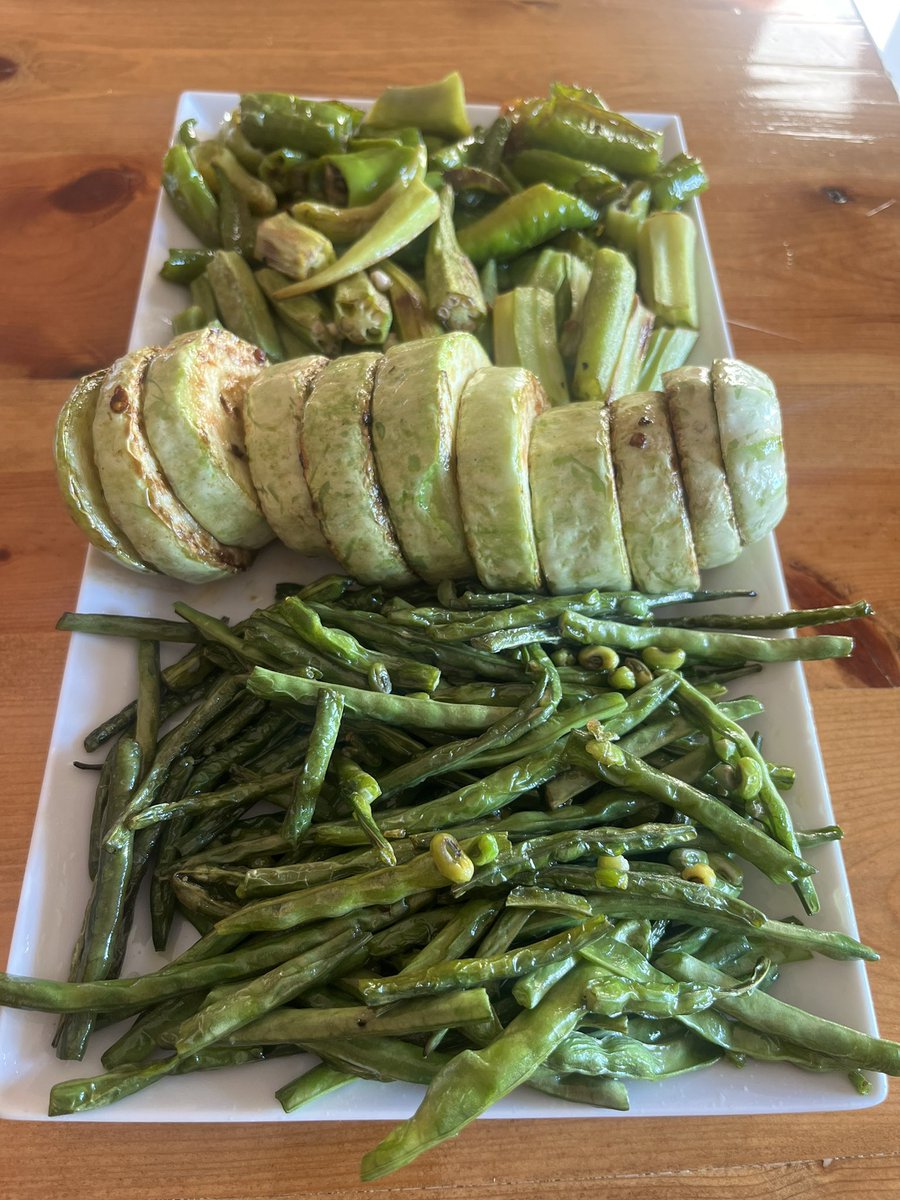 Eskişehir’e 10 km ötede bisikletlerle gidilebilen bir köyde bir yer kiraladık 4 aile.
Kirası aylık toplam 500 ₺
18 çeşit sebze dikmişiz
Kazlarımız, tavuklarımız
Taş fırınımız var

Hemen her gün orada “mutluluk hakkımızı” kullanıyoruz

Bunu ben yapabiliyorsam siz de yapabilirsinz