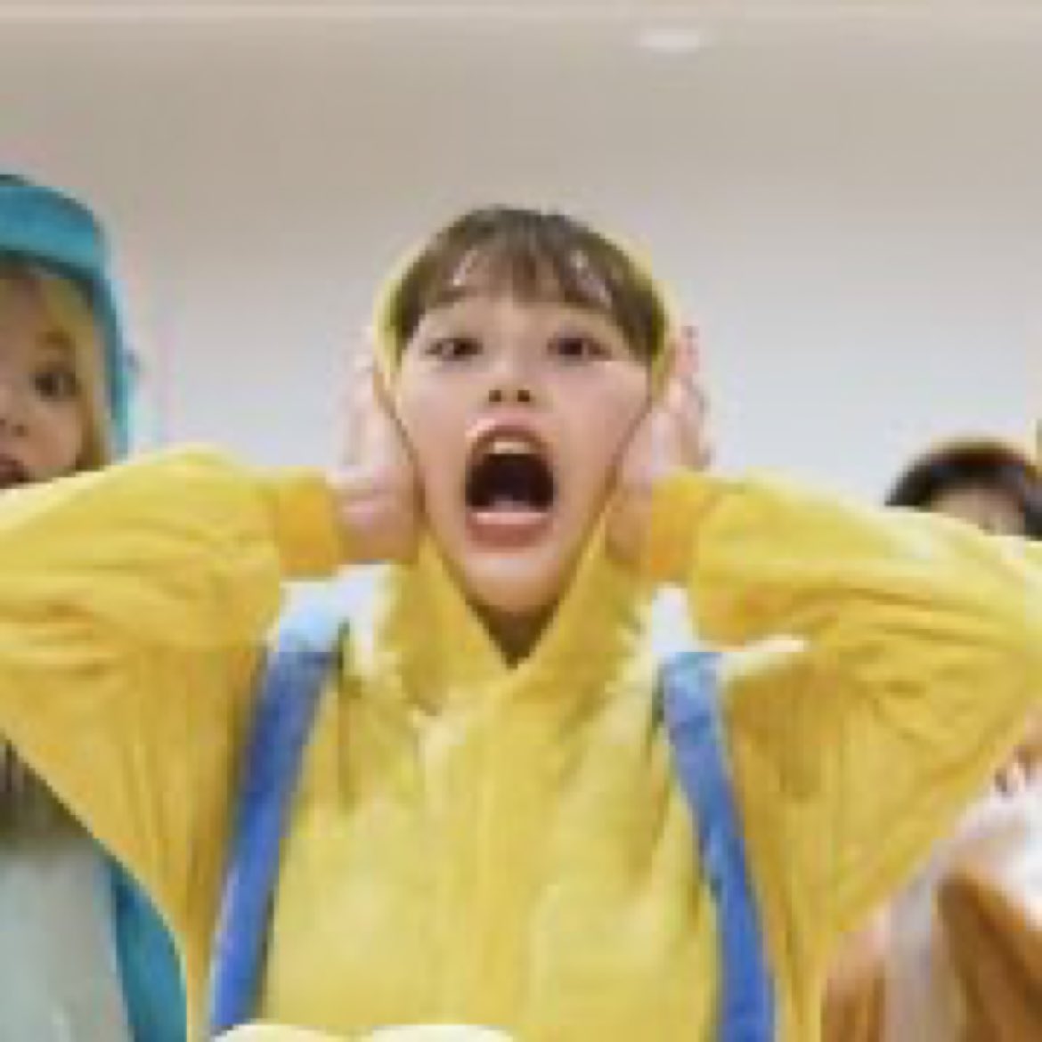 chuuchootrainn's tweet image. i live for chuu minion i breathe chuu minion chuu minion is my everything