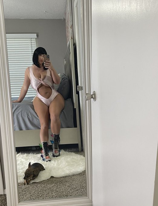 POV: I&rsquo;m your stepmom https://t.co/gb2MCTVJe3