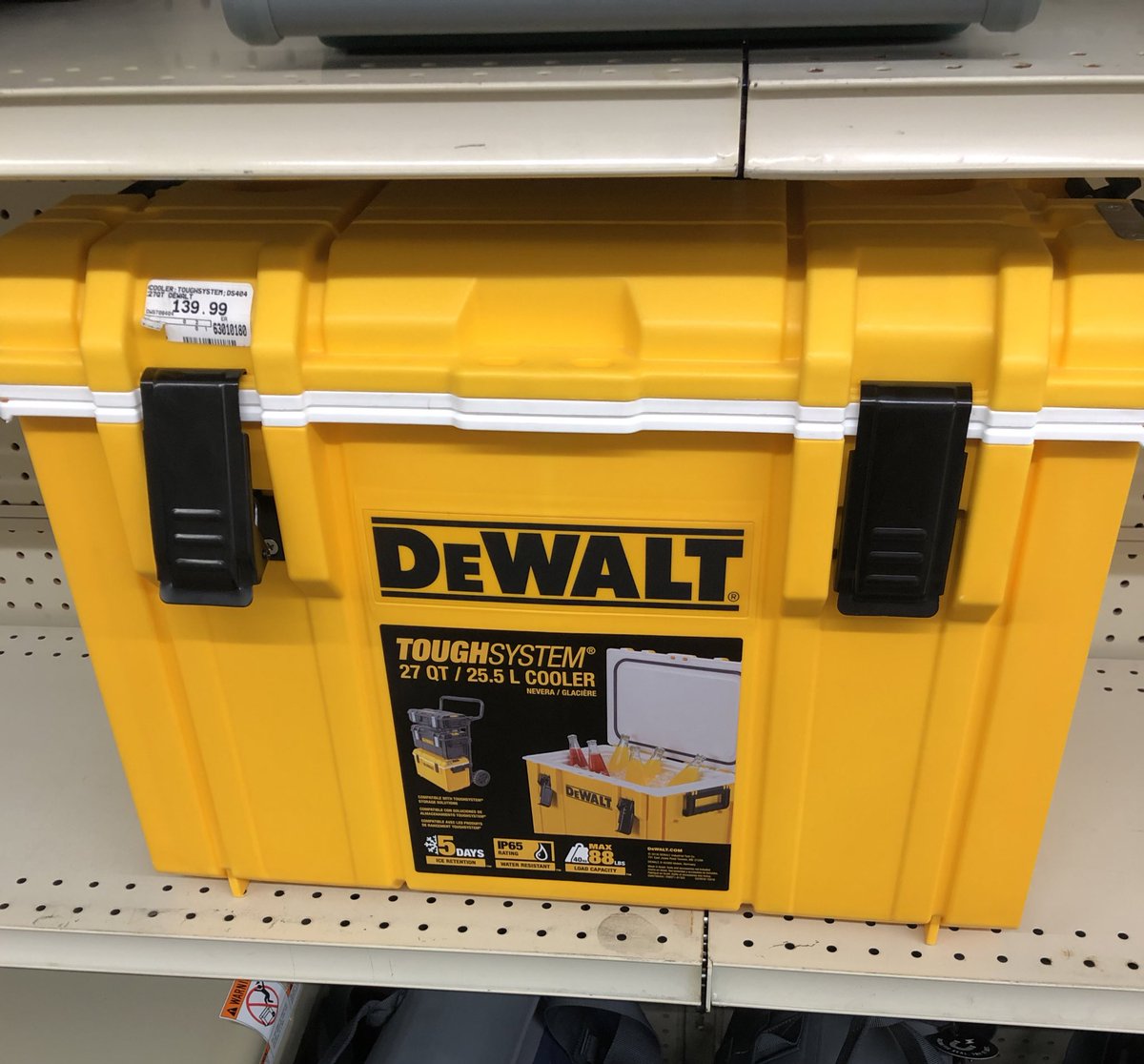 Tool box or cooler?! <a href="/DEWALTtough/">DEWALT</a>  wasn’t joking around when they said they provide total job site solutions😅  #incognito 

Photo cred: the local <a href="/BomgaarsSupply/">Bomgaars Supply</a>