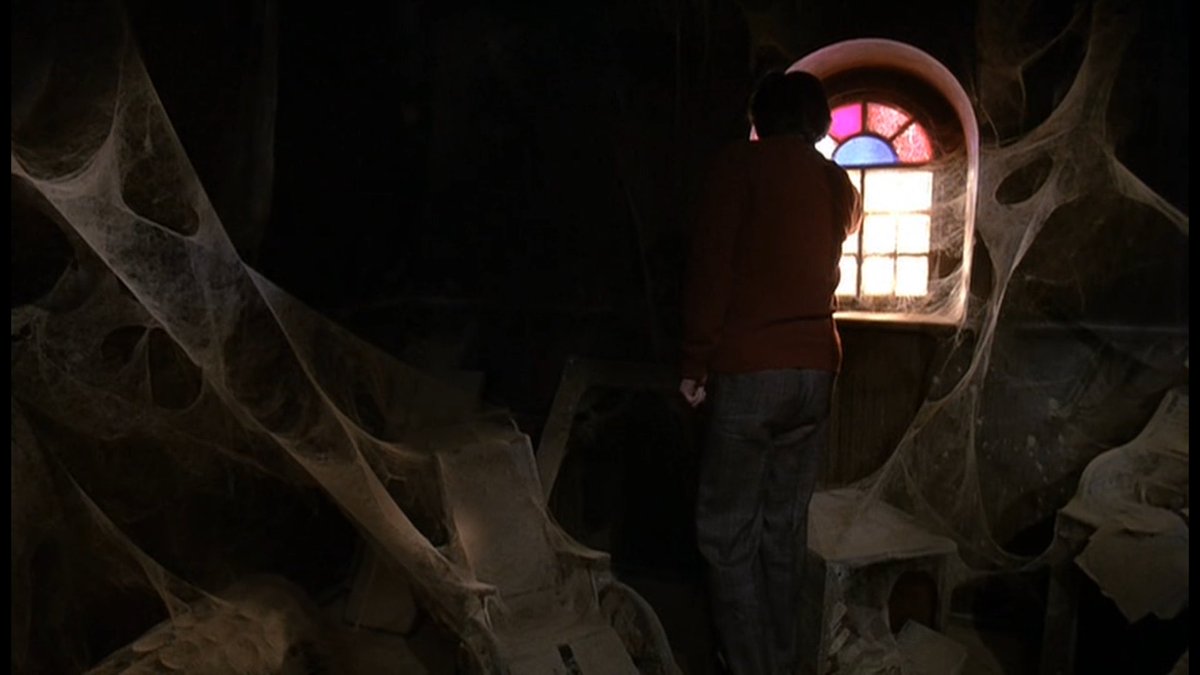 What horror titles are comfort films for you? 

Mine are varied, but one of them is “The Changeling”, 1980, which I revisit every few years. 
youtu.be/zm4rZJozMJc