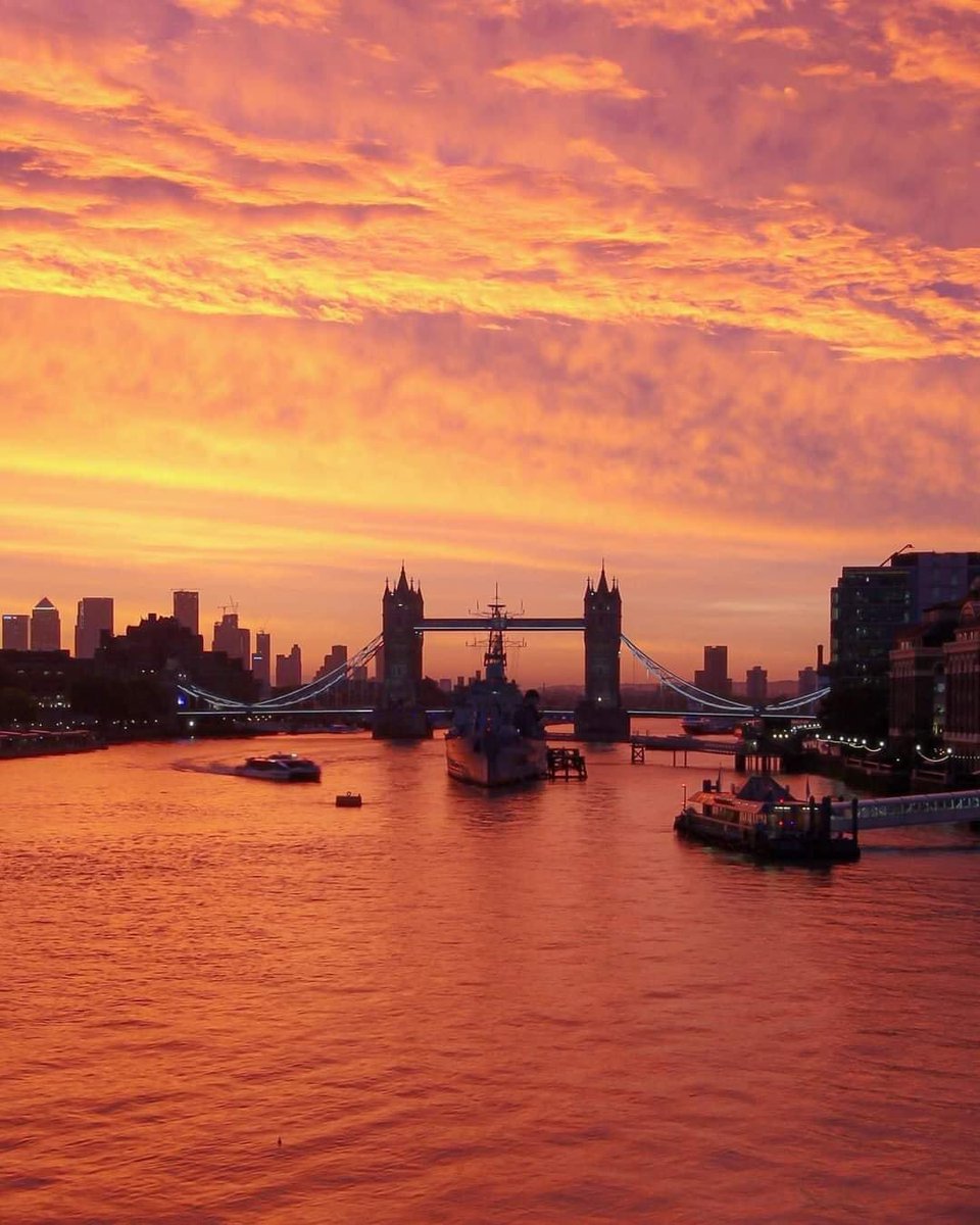 joyfulng's tweet image. #LondonSunset #TravelTuesday