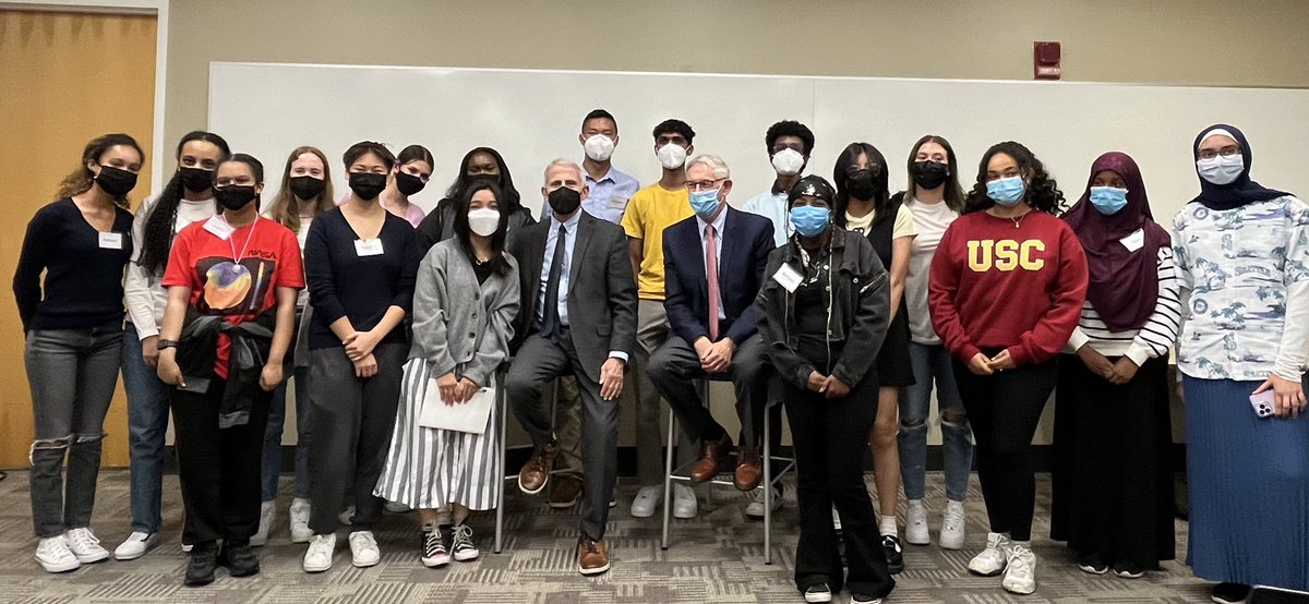 SciEdHutch's tweet photo. High school students from our @NCICRCHD YES R25 Explorers program &amp; our Summer HS Internship Program @fredhutch had the amazing opportunity to meet Dr. Fauci in person today and to ask him questions (and pose for some selfies too)! https://t.co/QUuozIYhtn