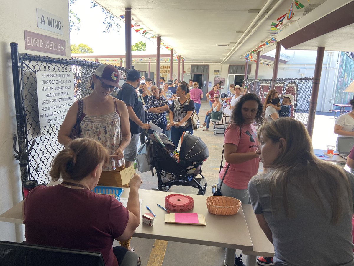 HolbrookMDUSD's tweet photo. Our Jet Take Off Day was FABULOSO! Thank YOU Office Staff, Wonderful PFC Team and HOLA CARES for your amazing support to our Jet families! #WeAreHolbrook #HOLAseis https://t.co/lGJwqFjvsm