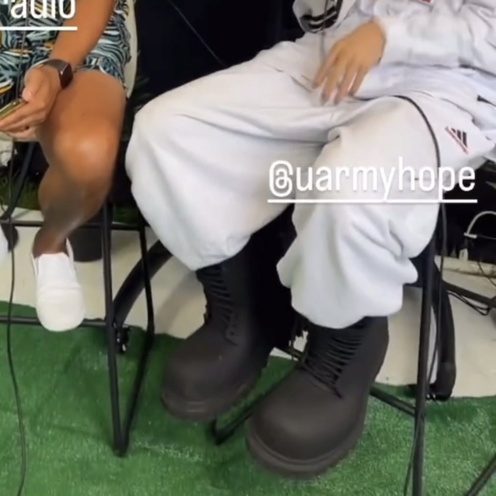 2jihope's tweet photo. jihope walk in a room and their shoes enter 5 minutes before https://t.co/mjsaCiTFuJ