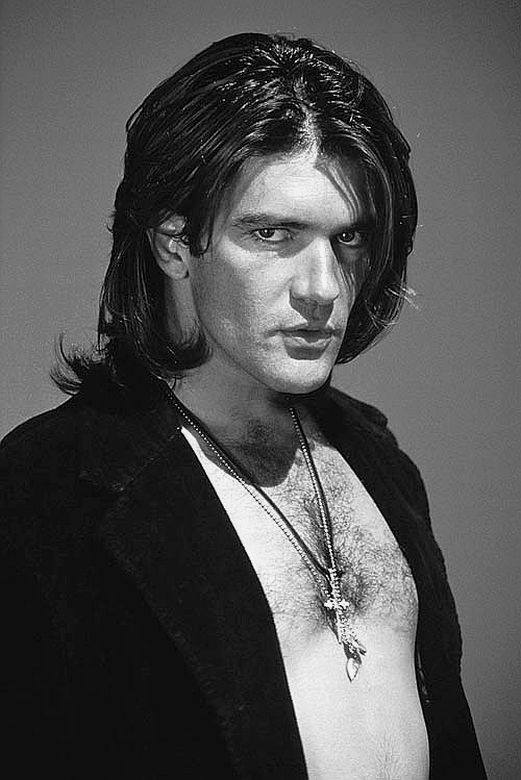 Happy Birthday to actor and filmmaker Antonio Banderas 
(August 10, 1960). 