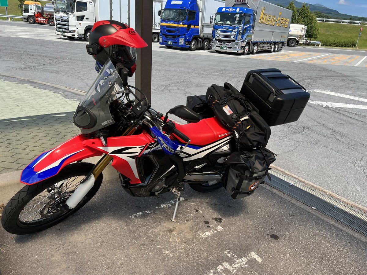 taka_crf250's tweet image. 家を出てすぐ、高速道路の渋滞にハマった…。
想像以上に熱かった…。

やっと緑の多い地域まで進みました
※でも、暑いッス

#GiantLoop
#crf250rally 
#ソロキャンプ 
#ソロキャンプツーリング