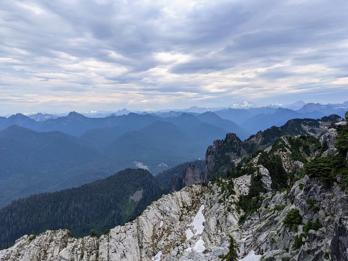 borjasotomayor's tweet photo. Today was spent hiking up to the top of @Mount_Pilchuck, which I'd honestly place amongst the best hikes I've ever done. Not only is the hike itself great (challenging without feeling overwhelming), the views from the top are also *amazing* https://t.co/lwFP9rh8VU