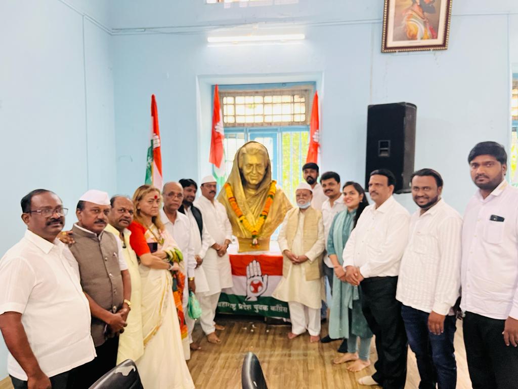 VyavahareAshish's tweet photo. भारतीय युवक काँग्रेसच्या (९ ऑगस्ट) स्थापना दिनानिमित्त 'मा.पंतप्रधान श्रीमती इंदिराजी गांधी' यांच्या पुतळ्यास ज्येष्ठ नेते मा.उल्हासदादा पवार यांच्या हस्ते पुष्पहार अर्पण करून आदरांजली वाहिली .
#IYCFoundationDay
#YouthCongressFoundationDay
#AshishNarendraVyavahare #connectAV . https://t.co/n4HnZkwxnF