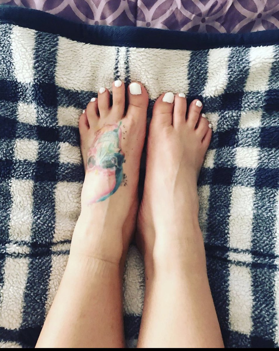 trusolemates's tweet photo. @Flippo26750618 Do you like pretty little tatted feet? Or maybe you want a giantess without tats? Come check out our profile for both 😈 https://t.co/JA4znQ6CUl