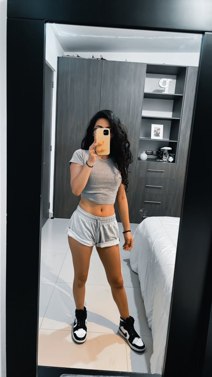 Polet on X: Lesbina que ama las canciones de señora🏳️‍🌈💫  t.coweAesbgTtK  X