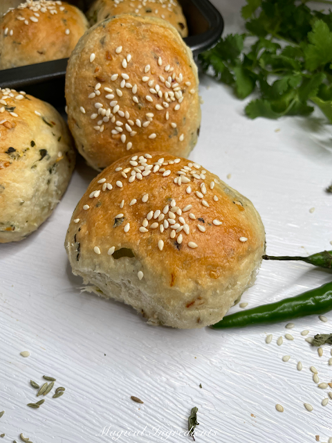magicalingrdnts's tweet photo. Vegan Coconut and Herb Dinner Rolls - Soft, delicious, #vegan #coconut and #herb #dinnerrolls perfect to serve with soups, salads, or pasta. These are perfect with a cup of #chai for #breakfast #breadbakers https://t.co/jAUzZQDbxO https://t.co/Xqz1YNaghg