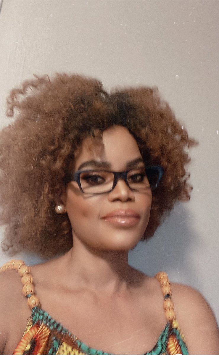 SurayaIssa's tweet image. trying to hide my dimples😍