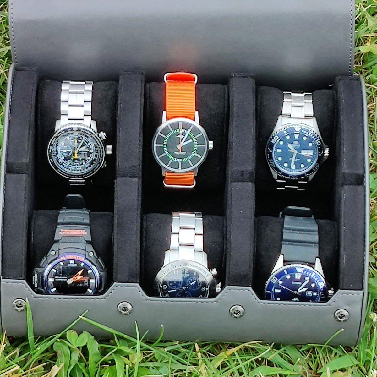 WatchYouKnow1's tweet image. Be on the lookout tomorrow for my review on the Mirage Luxury Travel 6 Watch Case tomorrow. My YouTube channel:
youtube.com/channel/UCnGYx…

#mirageluxurytravel #watchcases #watchroll #bangforthebuck #watchesofinstagram #watchobsession #watchcollector #omegageneration #rolex #tissot