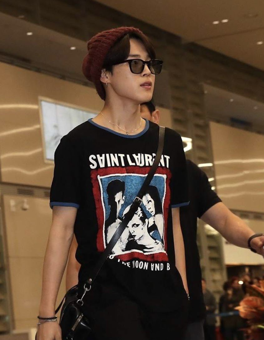 jmfolder's tweet photo. what the hell has this shirt been through im cryingnfjd https://t.co/XVSdvXDacS