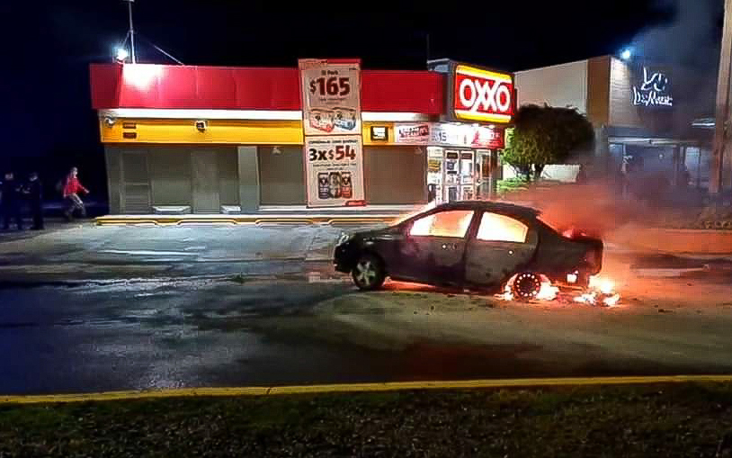 lopezdoriga's tweet photo. Se desató la violencia en Jalisco y Guanajuato.
 
Vehículos y establecimientos incendiados tras un enfrentamiento entre autoridades y presuntos miembros del crimen organizado
 
https://t.co/sqVEs9pz8e https://t.co/8qGdP6I1iq