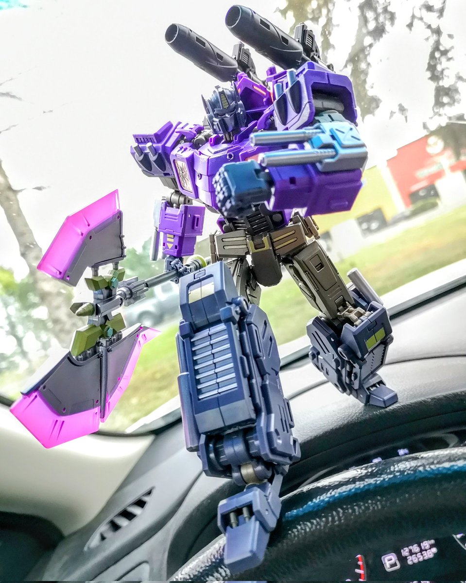 PlasticSparkYYC's tweet image. My #dashbot is a bit big for his stage today. Woo-weee!

Mastermind Creations R-48SG Optus Prominon (Shadow Geist TFCon exclusive Ver.)