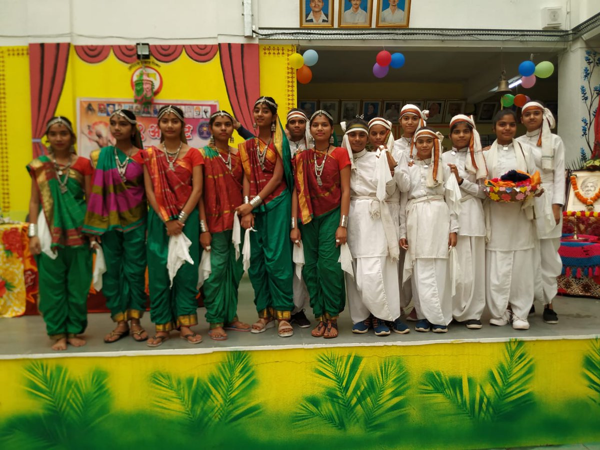 EMRS_TITVE's tweet photo. @EmrsPimpri @TribalAffair
@PIB_MoTA @PMOIndia @MundaArjun @nests_emrs
World Indigenous Day celebration In EMRS Pimpri Tal. Igatpuri, Nashik, Maharashtra. Folk dance, Rangoli art and display of tribal culture https://t.co/vrrQI1W7ll