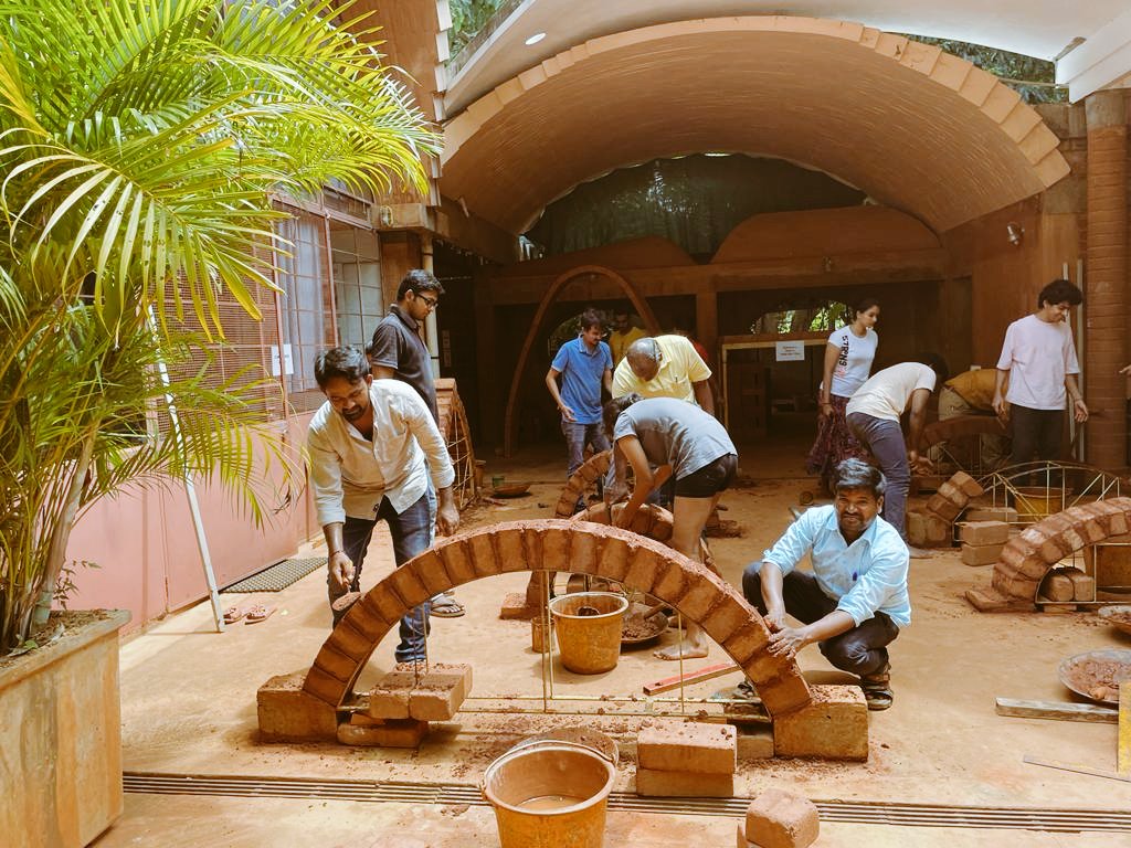 ZPVijayanagara's tweet photo. #ZPVijayanagara ವತಿಯಿಂದ ##CEO Sir ಆಶಯದಂತೆ #SHGಗಳಿಗೆ ಸುಸ್ಥಿರತೆ,ಉದ್ಯೋಗ ಸೃಷ್ಟಿ ಹೊಸ ಹಾದಿ ಪ್ರಾರಂಭಿಸುವ ಉದ್ದೇಶದಿಂದ #AurovilleEarth ಇನ್ಸ್ಟಿಟ್ಯೂಟ್ನಲ್ಲಿ ಜಿಲ್ಲೆಯ ಟಿಸಿ,ಬಿ.ಎಫ್.ಟಿ.ಪಾಲ್ಗೊಂಡು ತರಬೇತಿ ಪೂರ್ಣಗೊಳಿಸಿದರು. @lkatheeq @shilpa_nag @ManjushreeN_IAS @readingkafka https://t.co/MO4bTWrsLZ