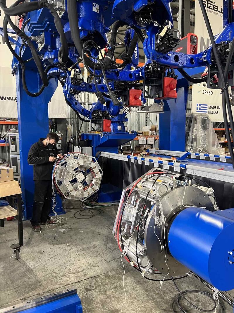 An amazing #roboticwelding cell is under installation at Calpak. 7 Robots #welding simultaneously, 10 Robots in total including #handling and #palletizing, 66 Axes under one control!We Move your Business to Industry4.0 Era! Made in Hellas,EU.