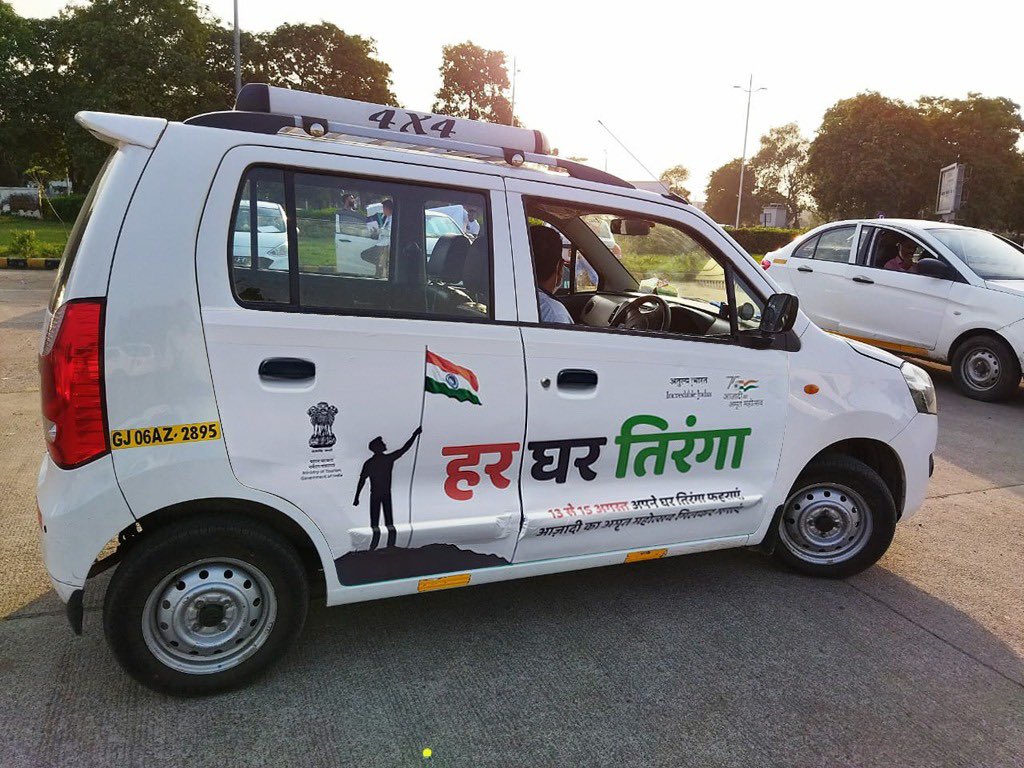 kishanreddybjp's tweet photo. #HarGharTiranga campaign on cabs:

India Tourism Mumbai furthering the #HarGharTiranga campaign across Ahmedabad in Gujarat, to spur collective participation.

#AmritMahotsav

@tourismgoi @IndiatourismM https://t.co/SulrZGpVgF