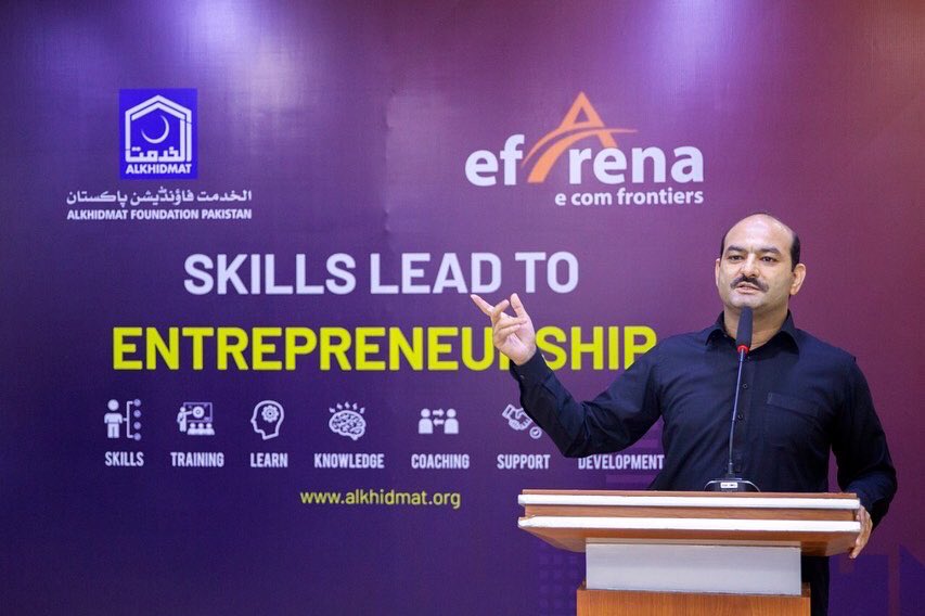 akfpvolunteers's tweet photo. Mr. Shahid Iqbal (Secretary General, AKFP) graced the training workshop as Chief Guest "*Skills Lead to Entrepreneurship*" He shared his thoughts on goals setting and motivated the youth by his valuable experiences.
#AlkhidmatVolunteers #AlkhidmatFoundation #EFArena https://t.co/TqcedXLhbE