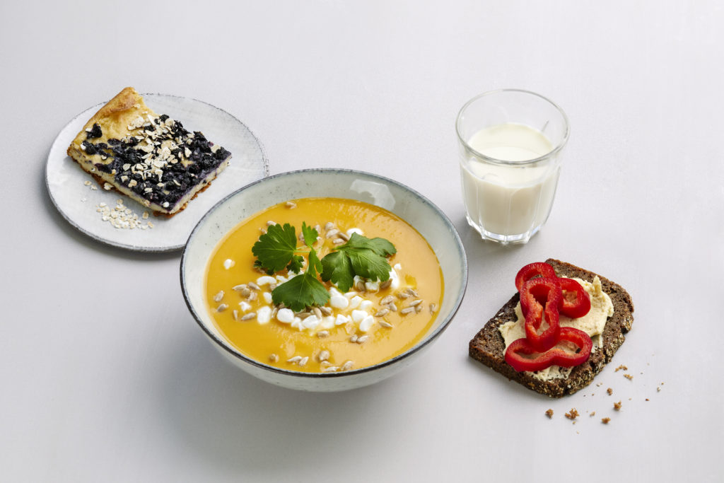 #Kouluruoka on monipuolista ja ravitsevaa, ja sen voimalla jaksaa päivän. Lue #KestäväArki-blogista, kuinka lasta tai nuorta voi tukea kouluruokailussa! 
Vieraana @RuukkuRy <a href="/SailaPaavola/">Saila Paavola</a> ja linkki podcastiin, jossa <a href="/SiljaVarjo/">Silja Varjonen</a>. martat.fi/blogit/kouluru… #ruokakasvatus