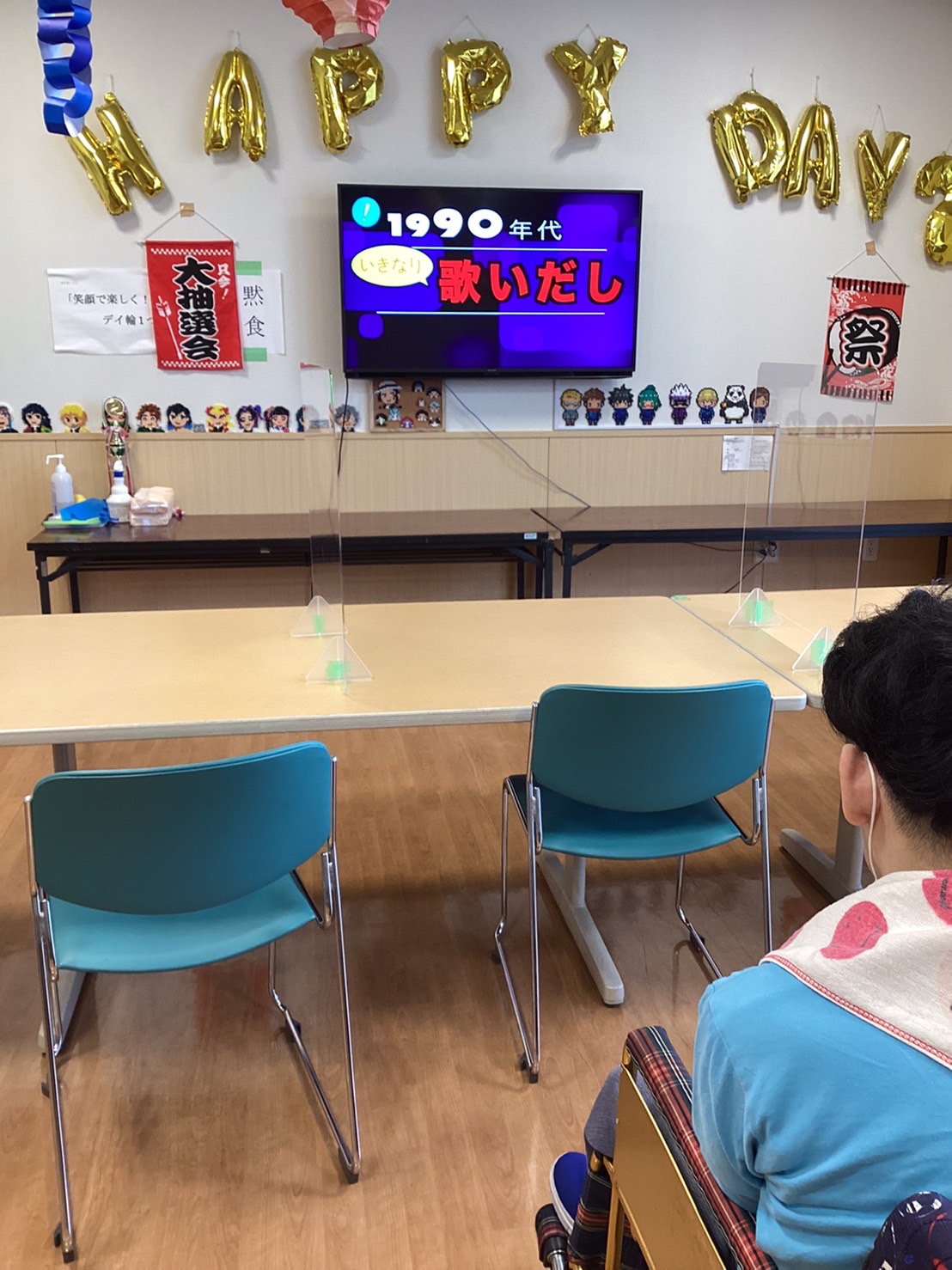 サンホープ名古屋 第2デイ イントロクイズ 昔の曲から最近の曲 アニメの曲など色んな曲を当てていきました 聞いたことある 題名出てこない などと言いながら楽しみました デイサービスセンター きょうのレクリエーション 音楽 イントロ