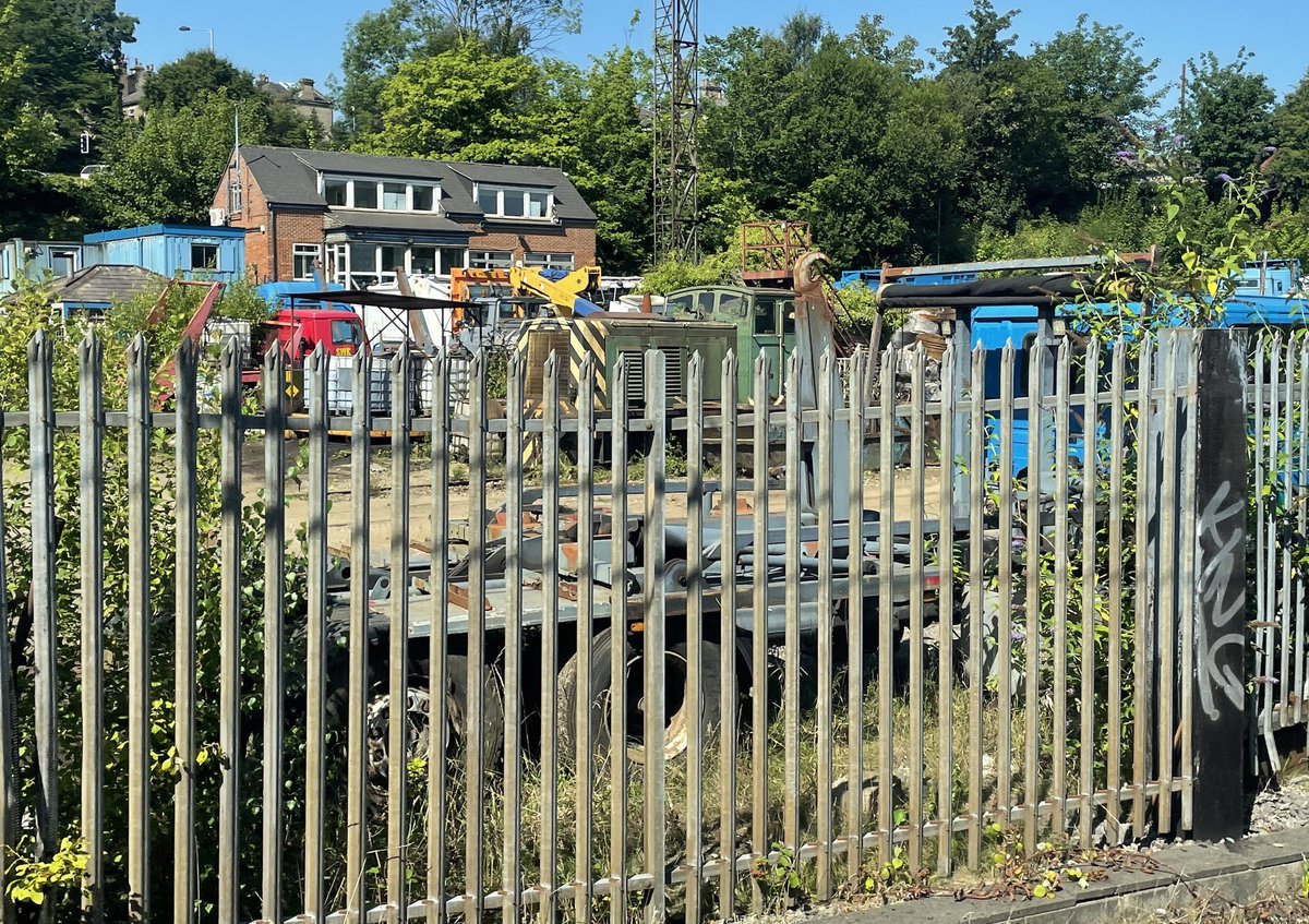 RegalEagle12's tweet image. Does anyone know what this is? In a scrap yard between Shipley and Frizinghall stations. Looks like a Class 07? #class07