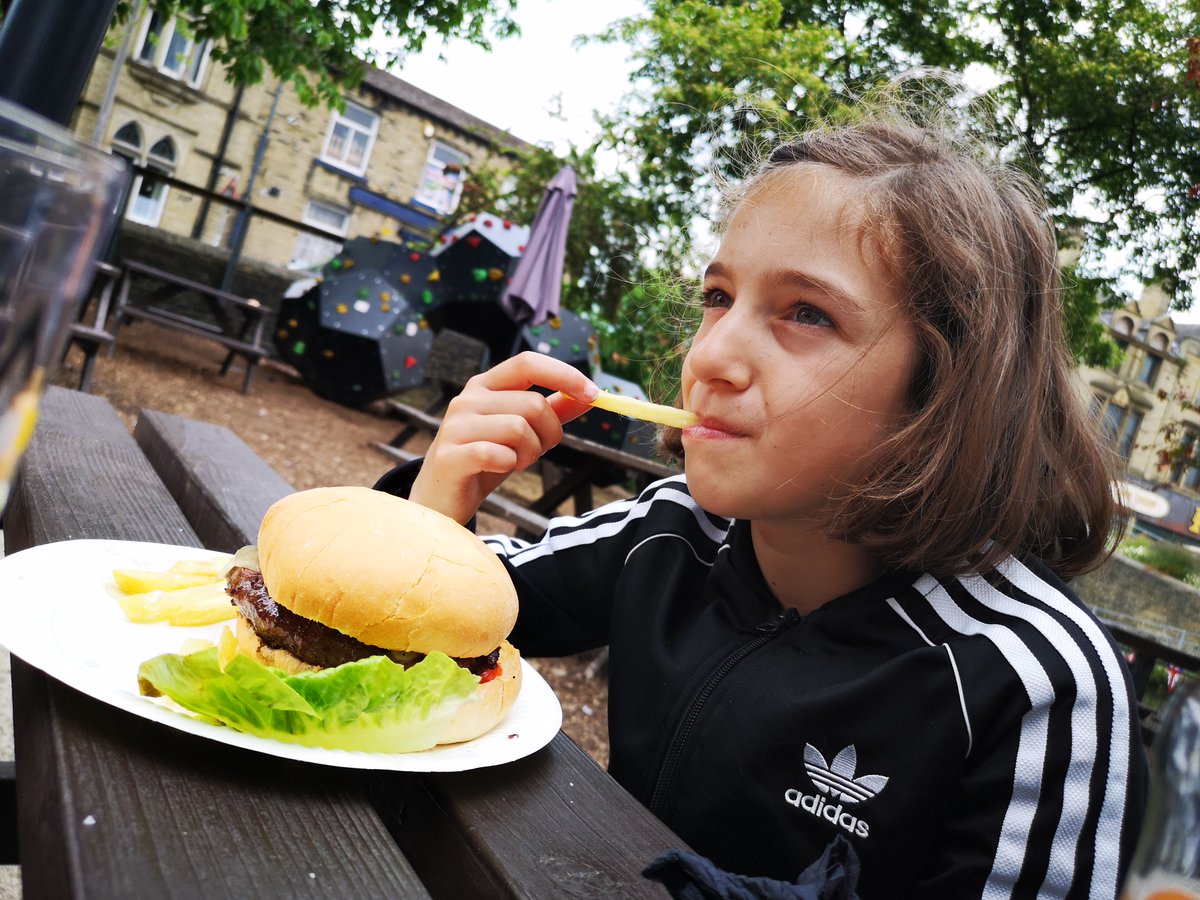 BBQ ALERT🔥
Saturday is gonna be a scorcher so join us in our massive beer garden as we'll be firing up the grills and pizza oven this 12-8pm.
All £6 each 😍
Live music from 7pm with The Rainy Street band.
Free daytime ROKTAGON play equipment for families, always dog friendly...