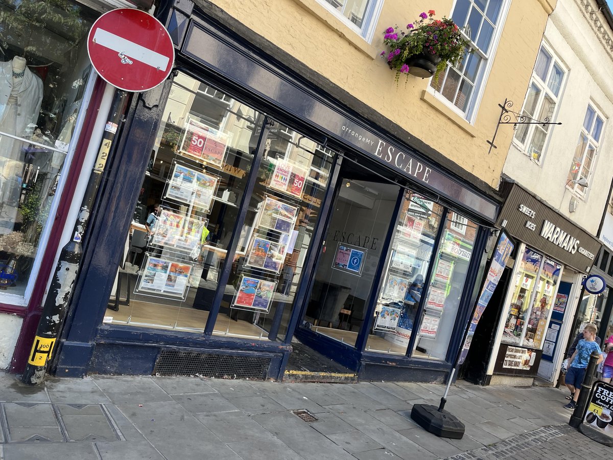 Are you enjoying the sunshine through central Worcester?
Pop by and say hello to the team of the UK and Ireland's no.1 Travel Agency.
#WorcestershireHour #Worcester #TTGtop50 #youthcom #ArrangeMy