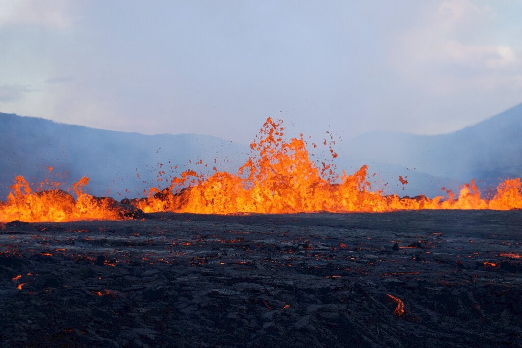 The eruption site in Reykjanes is now open again. We recommend that you follow the guidelines at safetravel.is before you hike to the location. SafeTravels #volcano #iceland #staysafe #lava #icesar