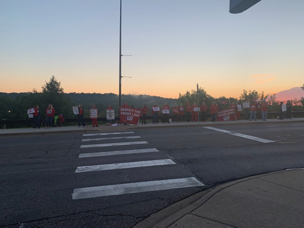 umpncStrong's tweet photo. Nurses out in front of the ER this morning! #nursesforsafestaffing #fightingforafaircontract #umpnc #UnionStrong #Solidarity #safestaffing #safestaffingsaveslives https://t.co/Wm6bjsDipA