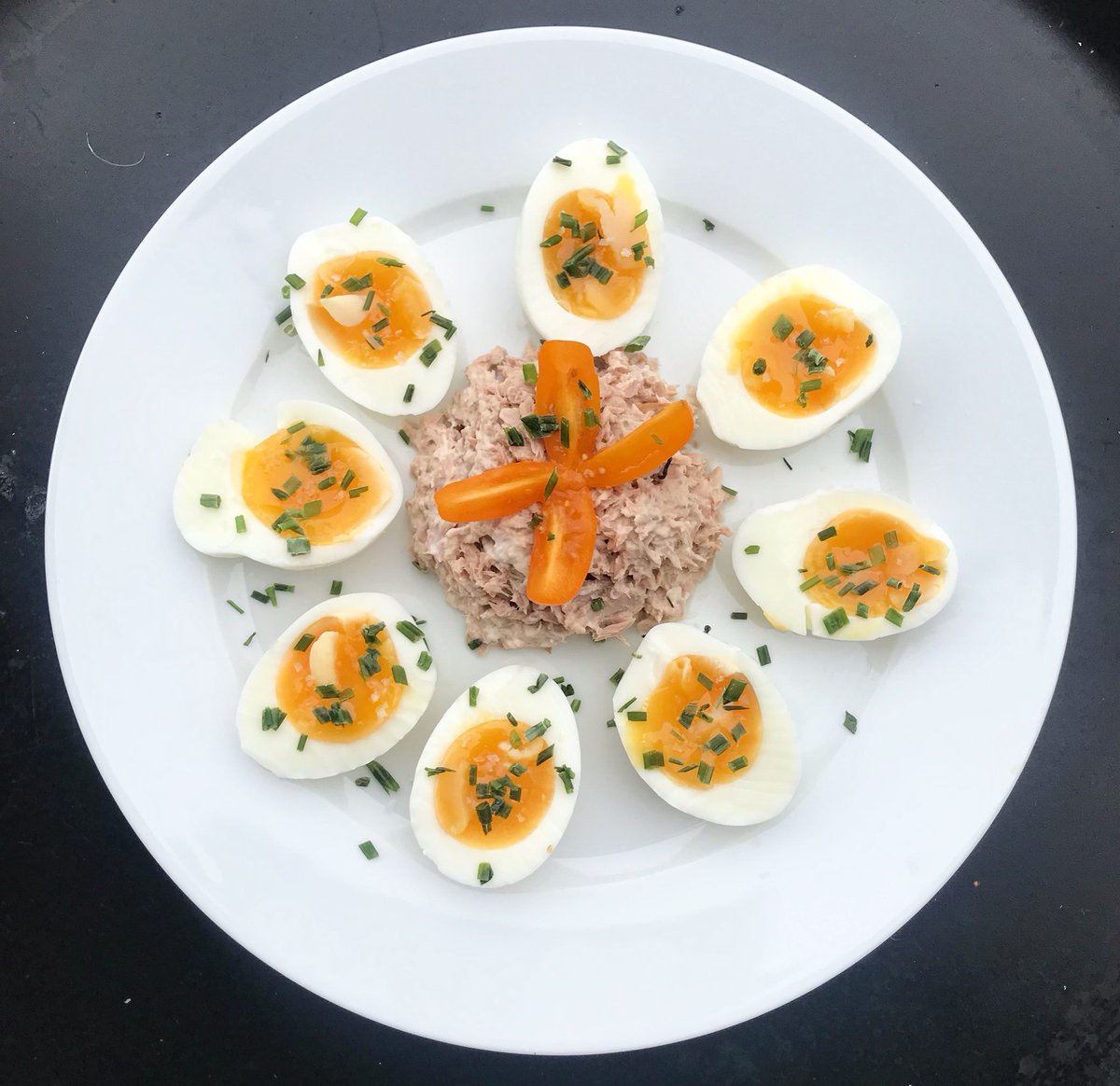 theglobalplague's tweet photo. Simplicity & anecdotes!
#simpledining 🧵
#anekdot
Ur enkelhet föds stordåd. Typ. Tycker att det är lite tragiskt när folk säger att de inte kan laga mat och inte har nån inspiration. Det är ju så enkelt och så små medel som behövs för en fullgod måltid.
…>> https://t.co/of3M4f82li