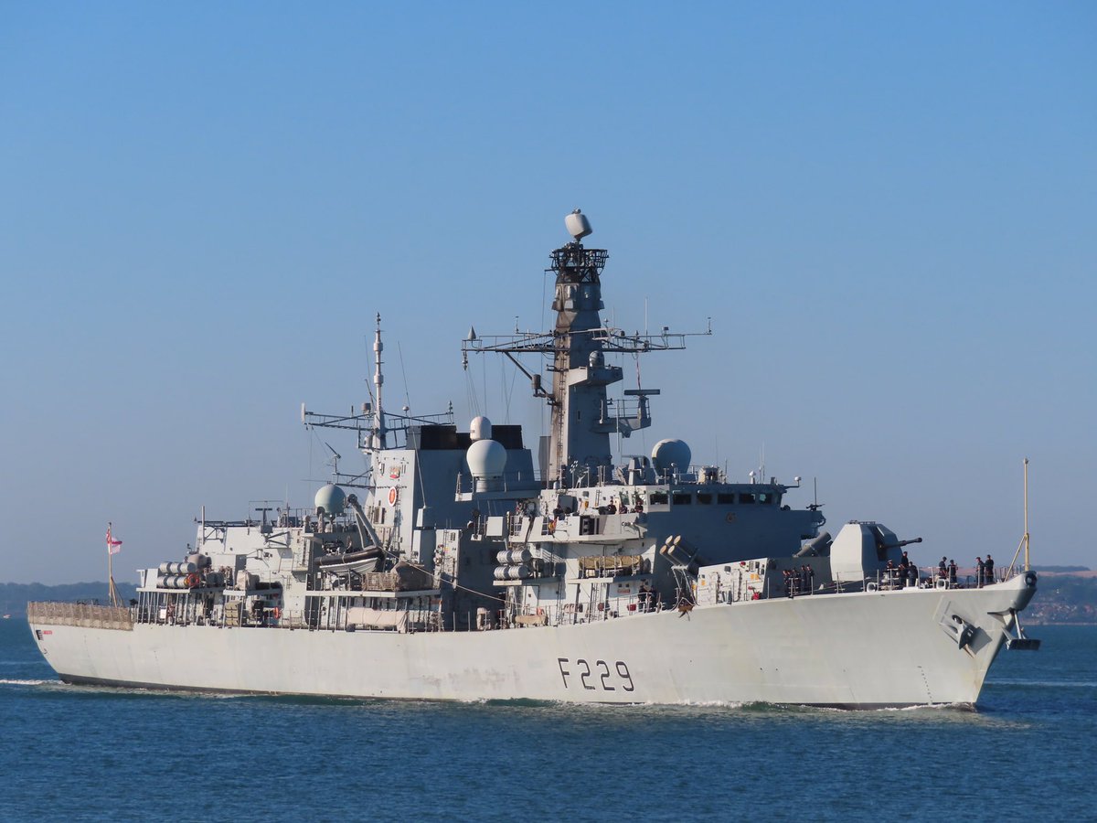 WarshipCam's tweet photo. HMS Lancaster (F229) Duke-class frigate coming into Portsmouth, England - August 10, 2022 #hmslancaster #f229
* photo courtesy of @georgeemmett8 https://t.co/VD7hqR92nR