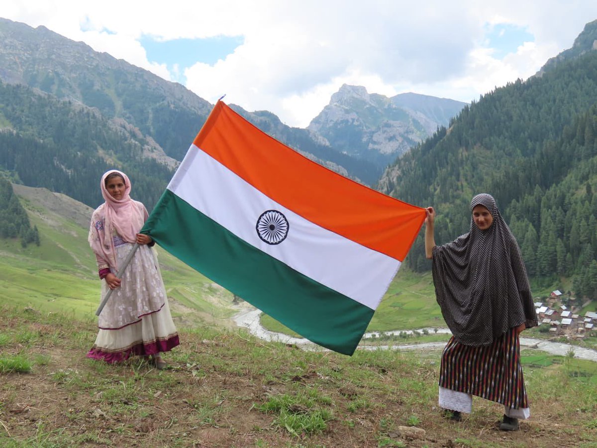 gijojoseph1982's tweet photo. #AzadiKaAmritMahotsav 
#HarGharTiranga  #IndependenceDay2022 #IndiaAt75 #Tulail expressing their true love for 🇮🇳 @IncorrigIible @RadioChinar @pranav_aquarian @Tiny_Dhillon @capt_samiara @SahiraSheikh98 
@OfficeOfLGJandK 
@diprjk 
@dicbandipora @bahisht_kgali @onlinegurez https://t.co/C5wK6aOBO9