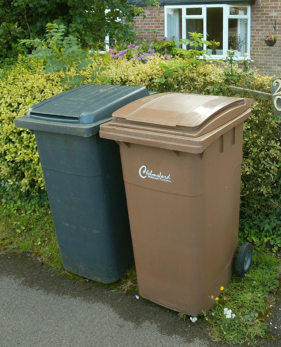ChelmsCouncil's tweet image. Waste collections to start earlier due to heatwave   ☀️From tomorrow, Thurs 11 August, until Monday, 15 Aug, all waste collections will commence an hour earlier than usual. Your bins, boxes, bags and sacks need to be put out by 5:30am on the morning of your collection.