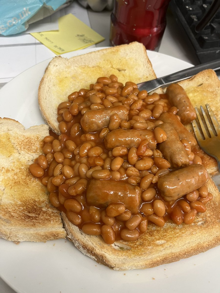 fishingthemind's tweet photo. Food of champions , you know it’s right 👌🏼 classic #workscran #skinheads #beansontoast 😂 https://t.co/yM4If8drhi