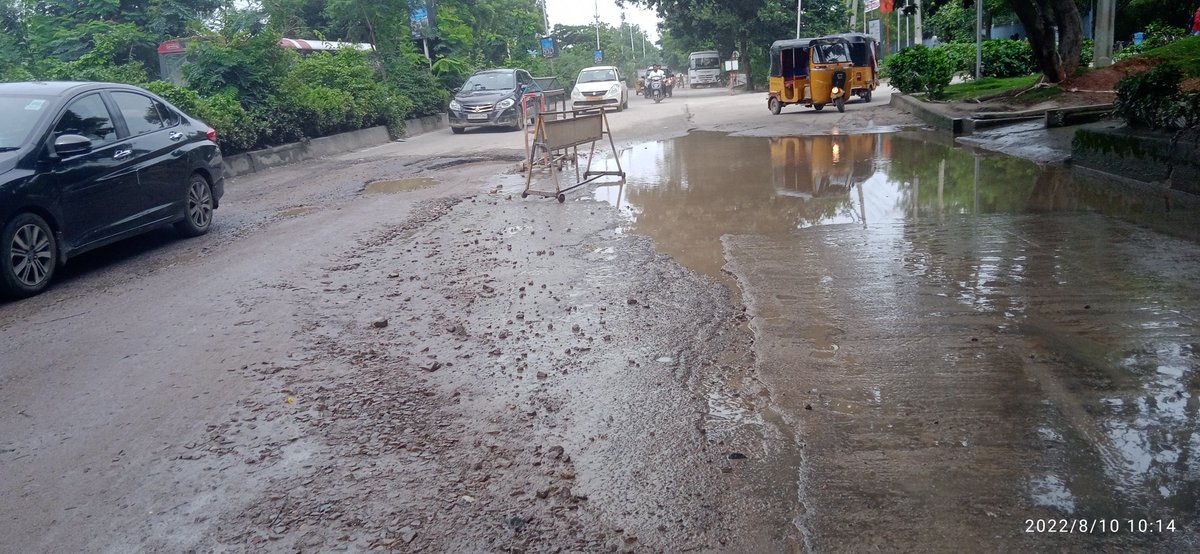 Need Road Patch work near Dr. Reddy Lab, Bachupally, Hyd. 10th Aug 22. @GHMCOnline @CrmpNcc @CYBTRAFFIC @BachupallyS @KCRAcolony @MC_Nizampet @DcpBalanagar @bachupally @RaisRevolt @KCWA_ @RKYadav8361 @BuildingsRoads @PMGSY_TSRRDA @cdmatelangana @jeeth1981