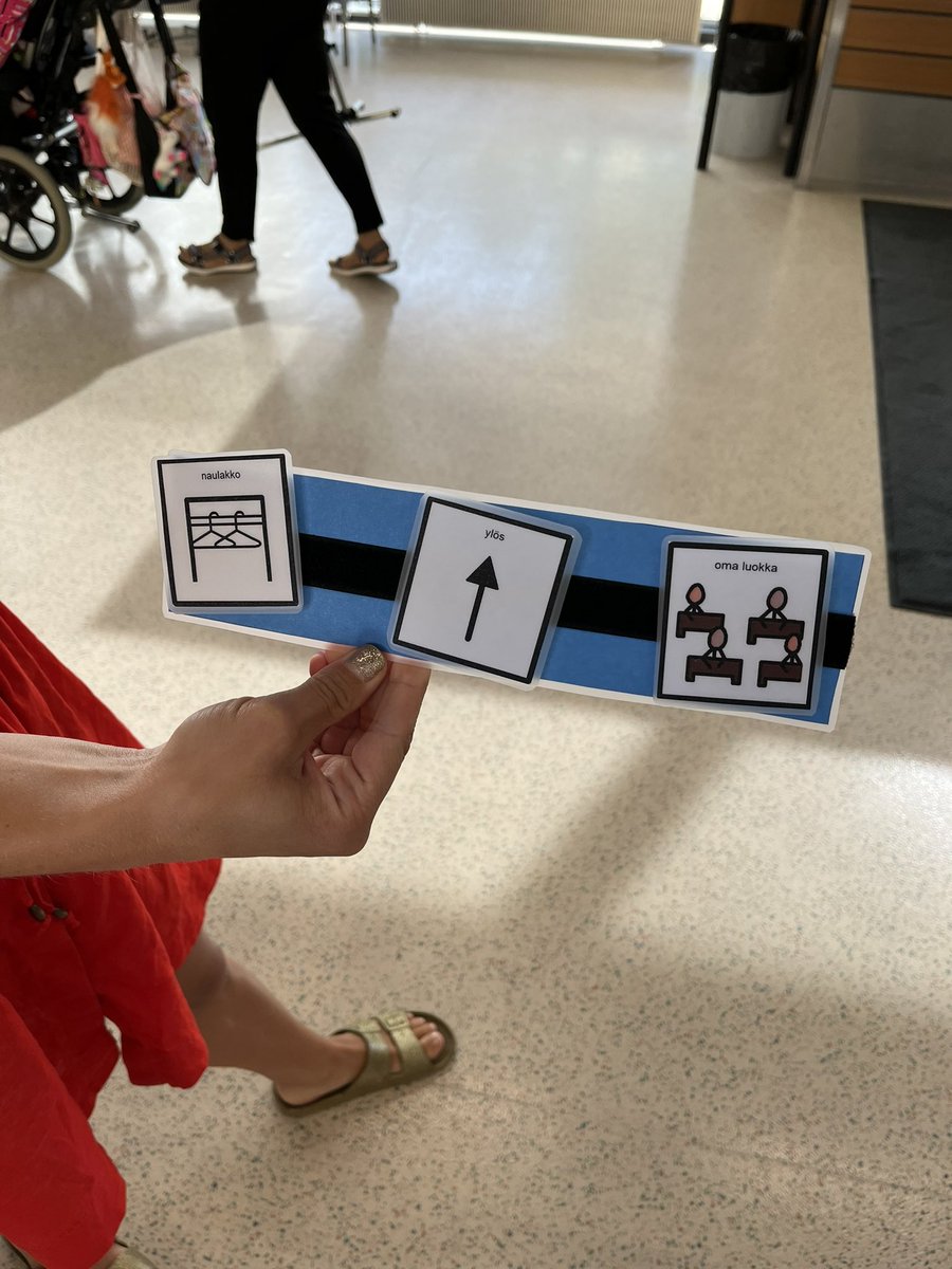 Valteri_fi's tweet photo. Lukuvuosi lähti tänään lämpimillä kohtaamisilla käyntiin ja käytävillä kävi kuhina, kun Valteri-koulussa vastaanotettiin uusia ja jo tutuksi tulleita kasvoja. Tervetuloa oppilaat! 💛 #koulualkaa #koulutie https://t.co/ALzYINnrah