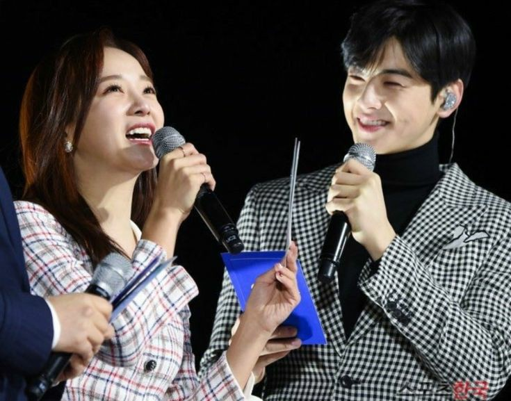 astroccda_'s tweet photo. MC Sejeong and MC Cha in one frame again!! 🫶

One KConcert (2019):                Seoul Festa (2022): https://t.co/BDKvDdhIhd