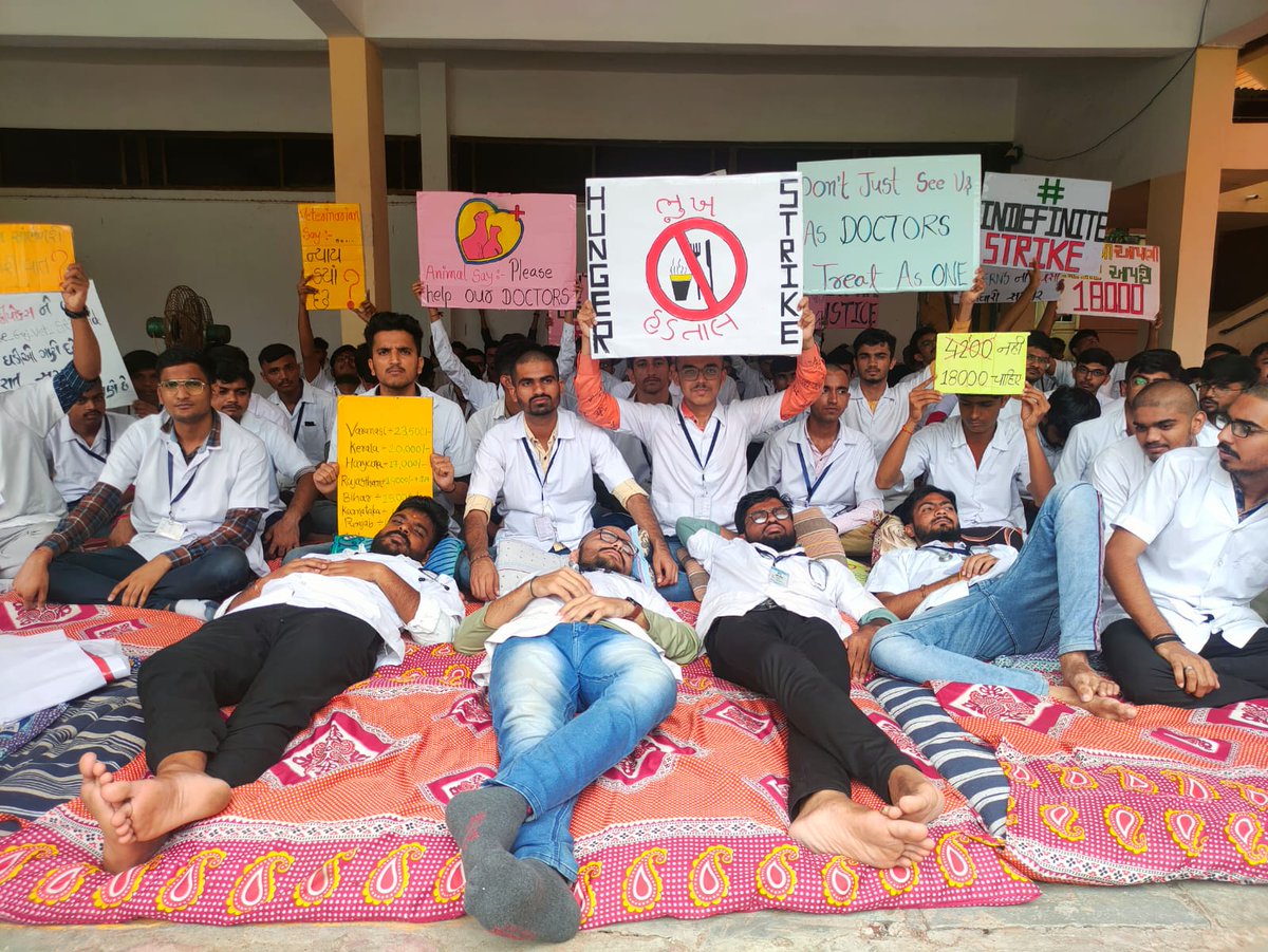 जो संघर्ष की राह पर चलता है
एक दिन वो महान जरूर बनता है.
Hats off to our Heros🫂
#indefinite_hunger_strike
#Day_10_of_guj_vets_on_strike
#Increase_Guj_Vet_Stipend
#Guj_vet_union <a href="/CMOGuj/">CMO Gujarat</a> <a href="/Bhupendrapbjp/">Bhupendra Patel</a> <a href="/KanuDesai180/">Kanu Desai</a>  <a href="/CRPaatil/">C R Paatil</a> <a href="/BJP4Gujarat/">BJP Gujarat</a> <a href="/INCGujarat/">Gujarat Congress</a> <a href="/sandeshnews/">Sandesh</a> <a href="/gujratsamachar/">Gujarat Samachar</a>