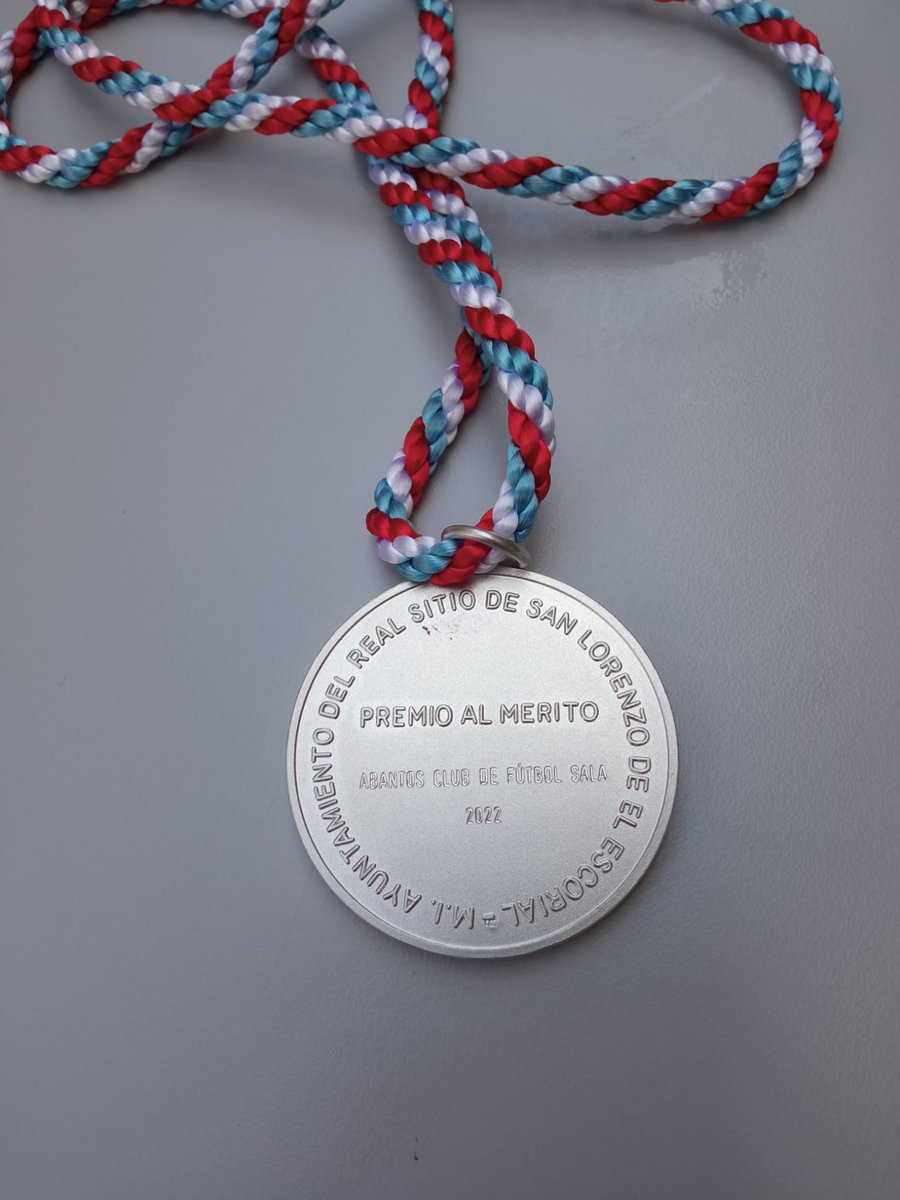 Muchísimas gracias a <a href="/aytosanlorenzo/">Ayto. San Lorenzo</a> por este reconocimiento.
En estos 20 años en los que este club está en pie, nuestro objetivo siempre ha sido formar y enseñar, desde los más pequeños a los más mayores, en los valores de trabajo, esfuerzo, cooperación y superación